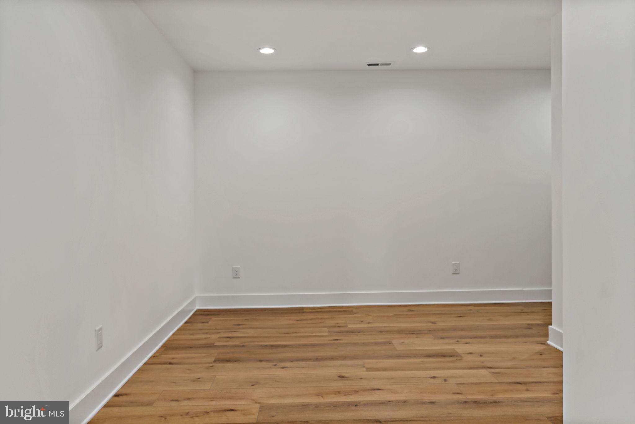 HAWKS NEST - Residential