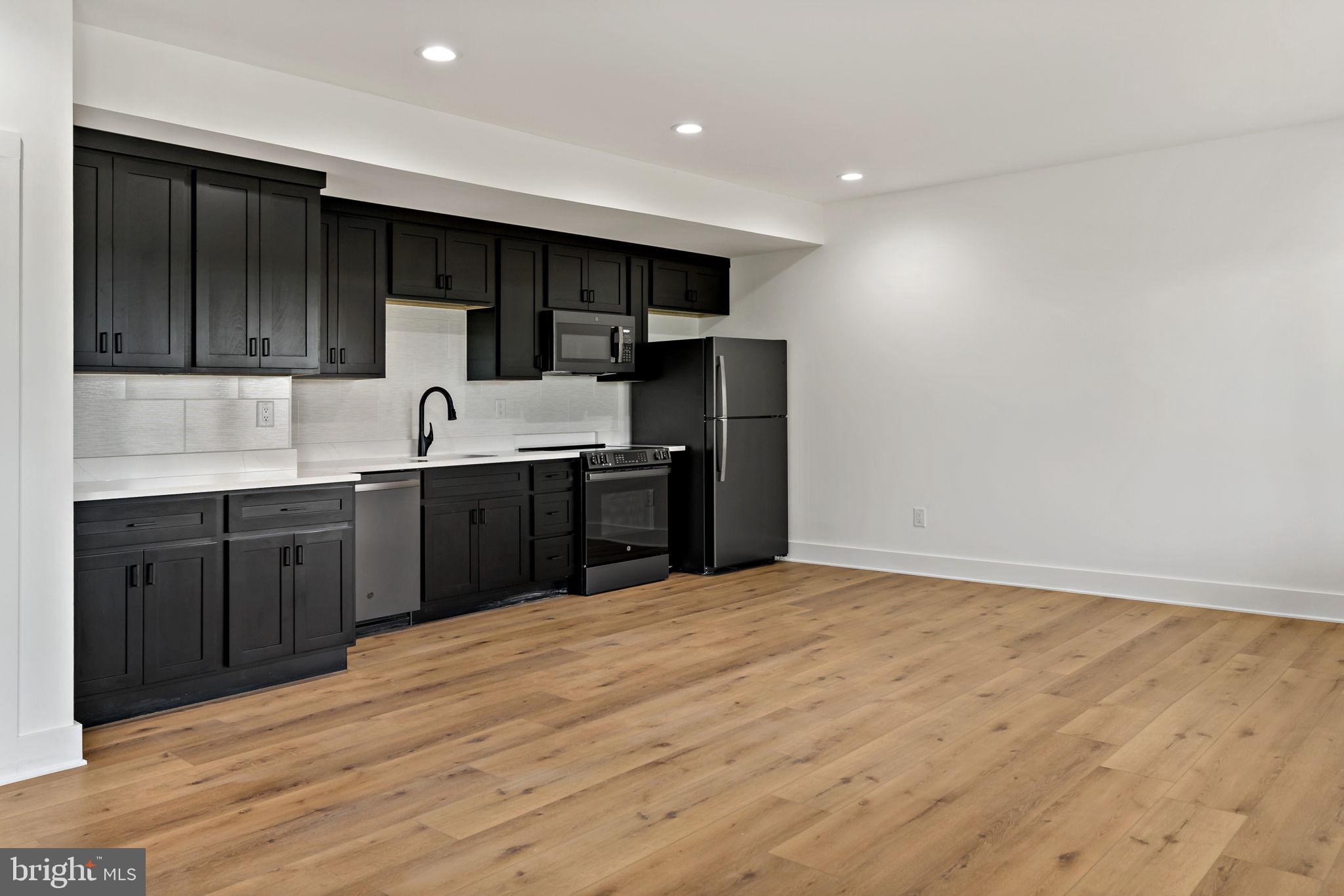 HAWKS NEST - Residential