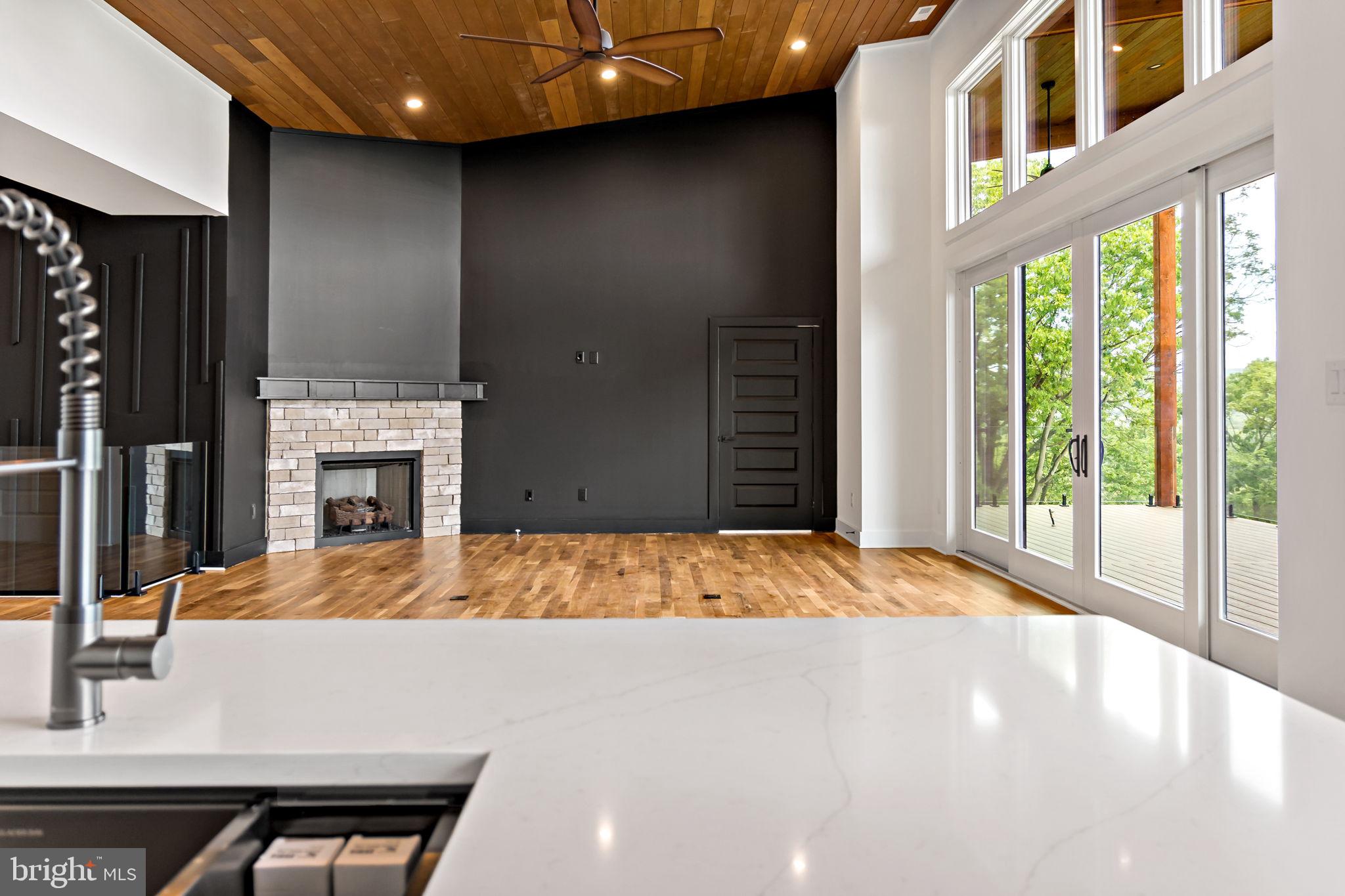 HAWKS NEST - Residential