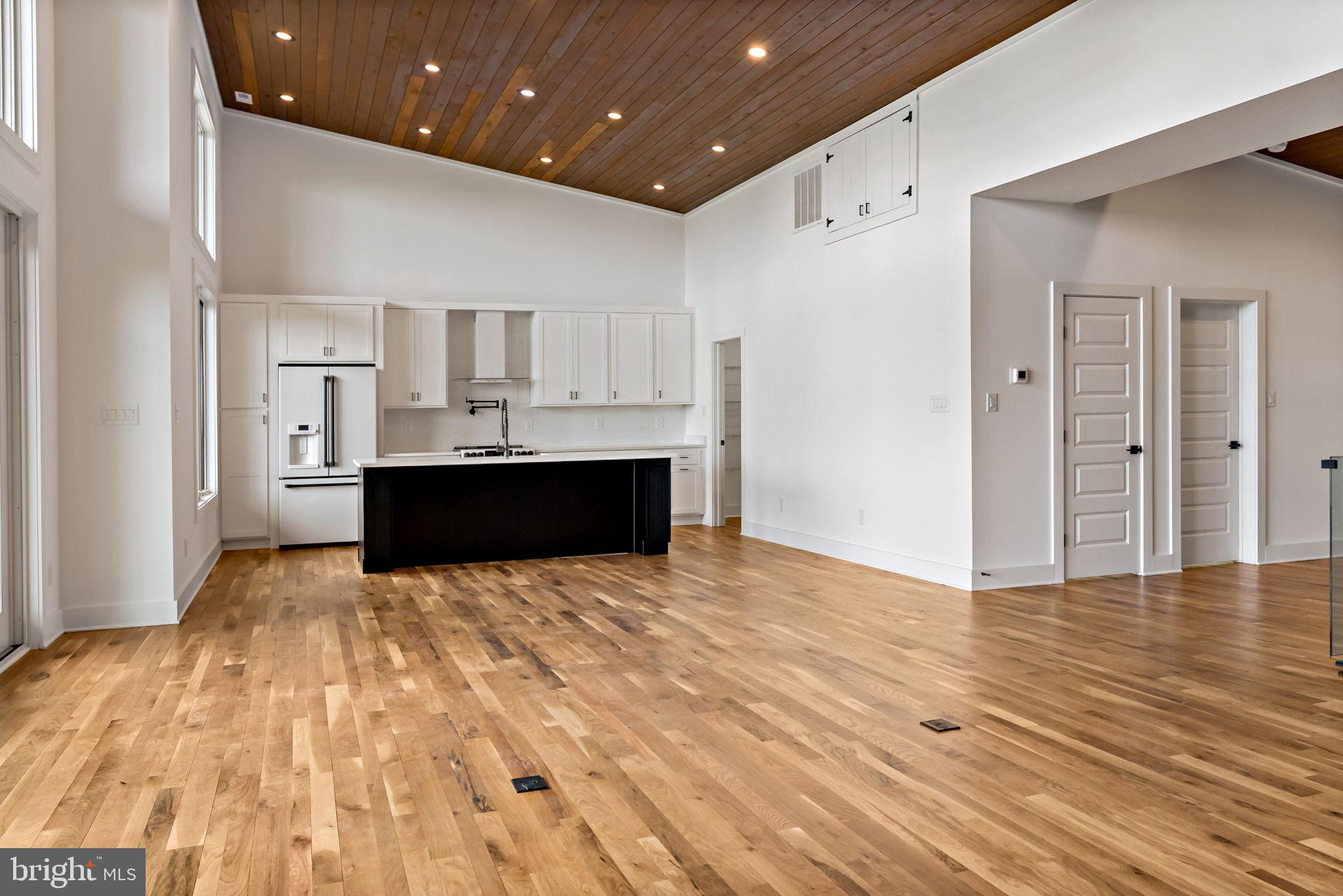 HAWKS NEST - Residential