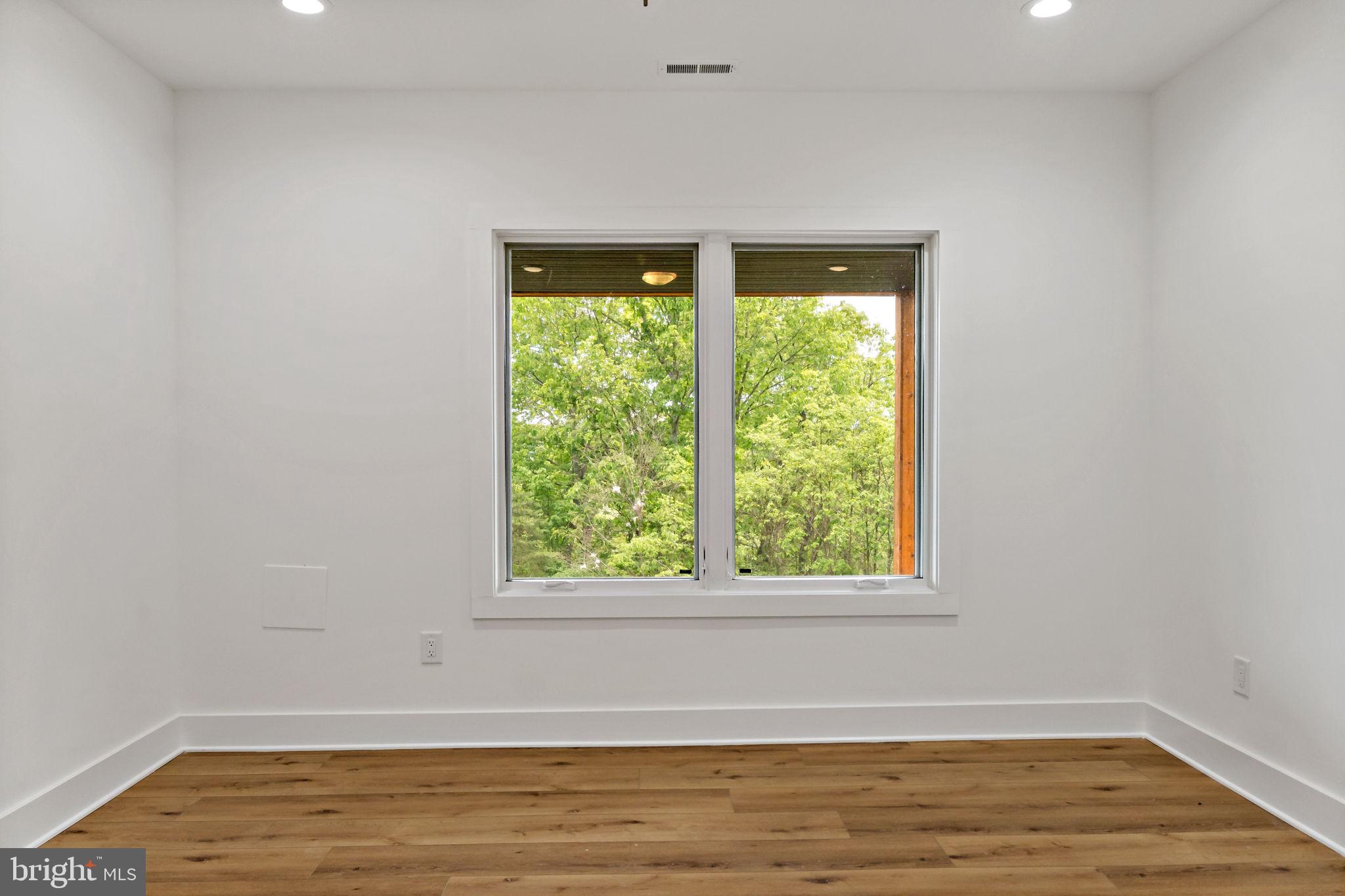 HAWKS NEST - Residential