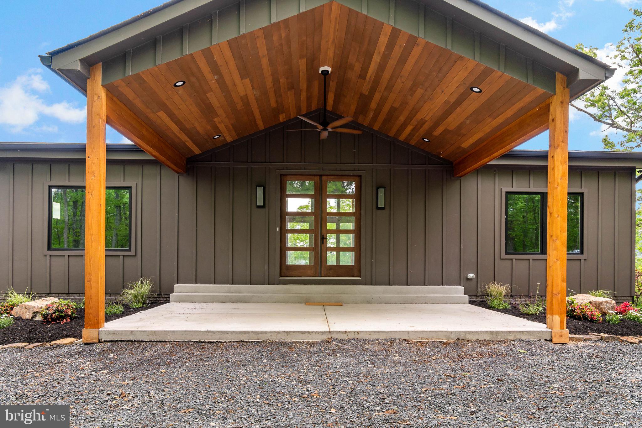 HAWKS NEST - Residential