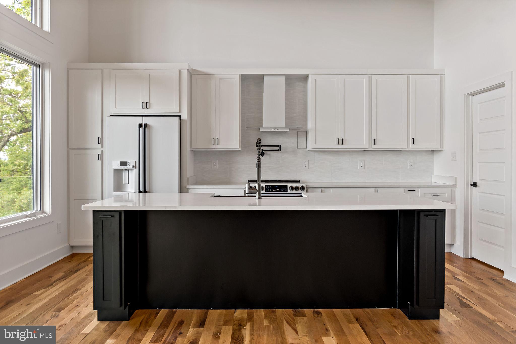 HAWKS NEST - Residential