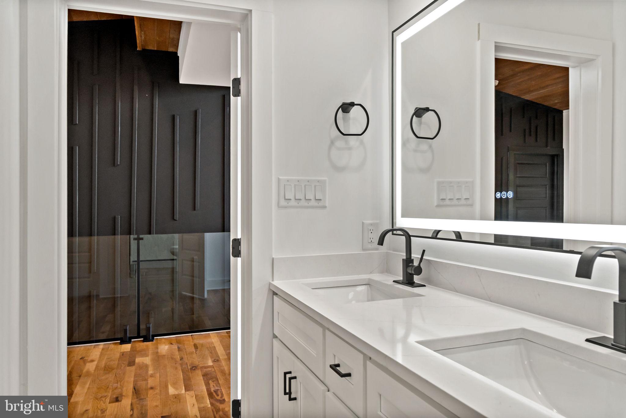 HAWKS NEST - Residential