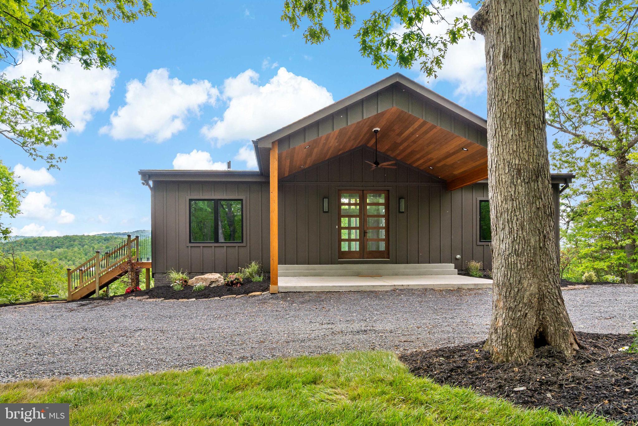 HAWKS NEST - Residential