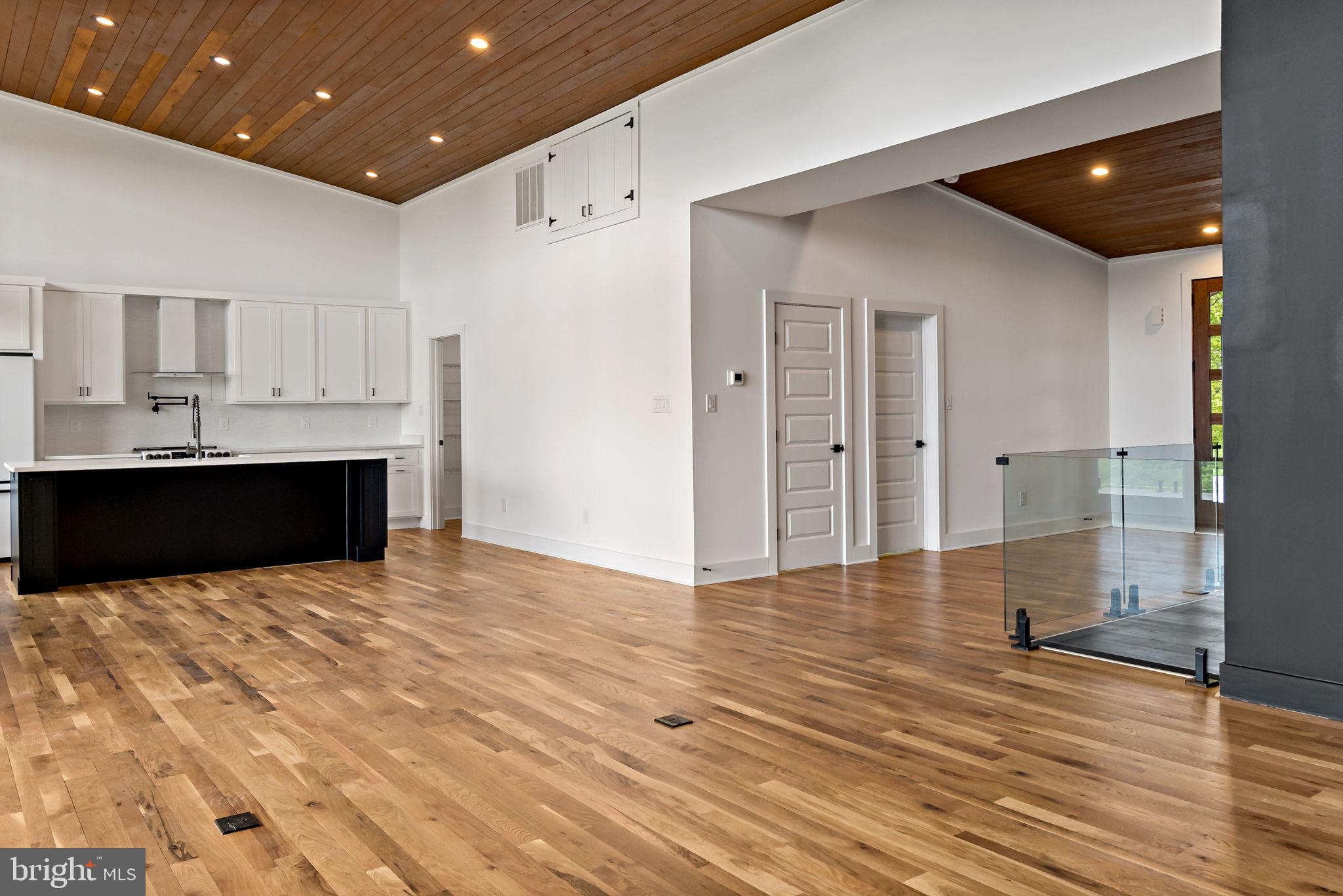 HAWKS NEST - Residential