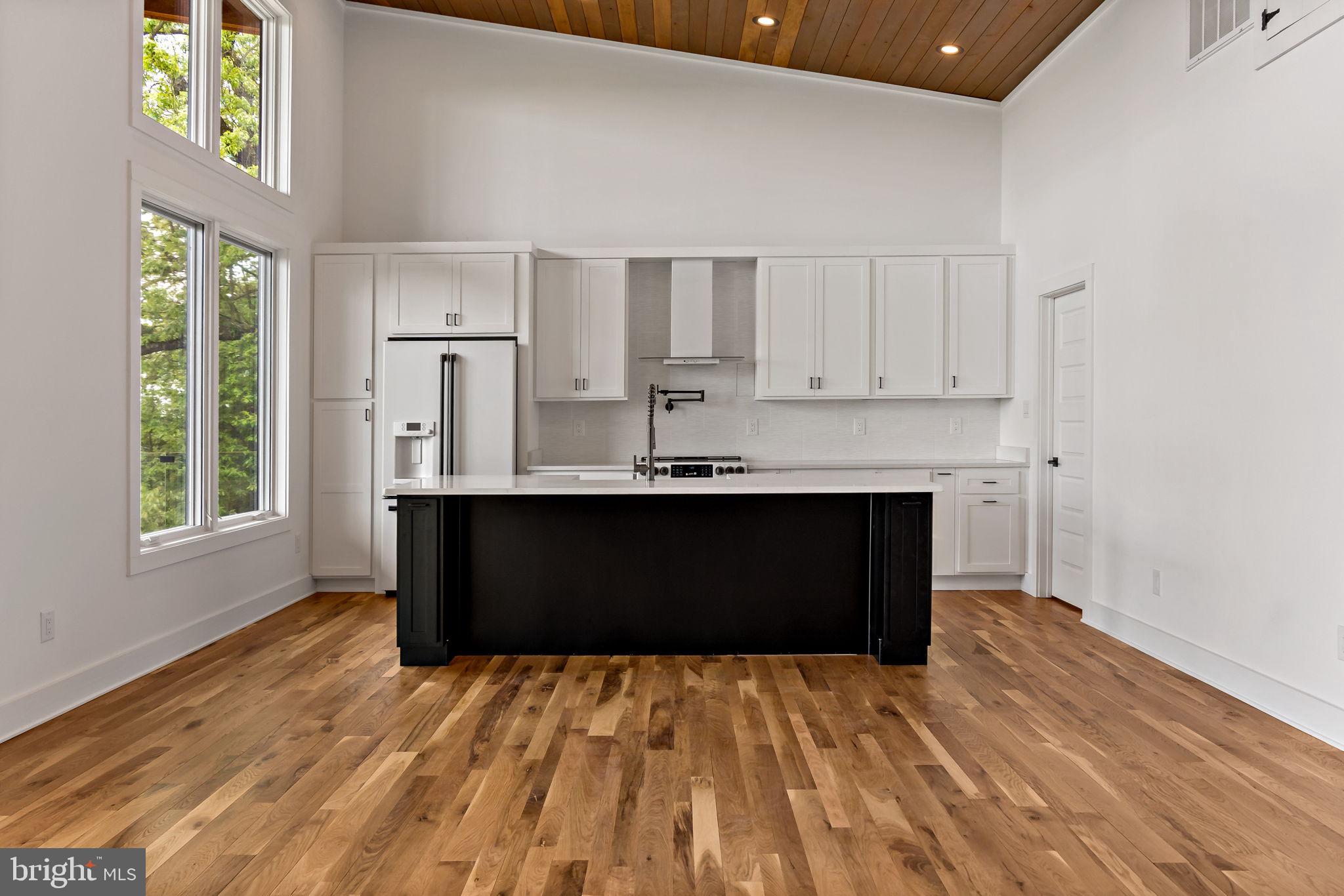 HAWKS NEST - Residential