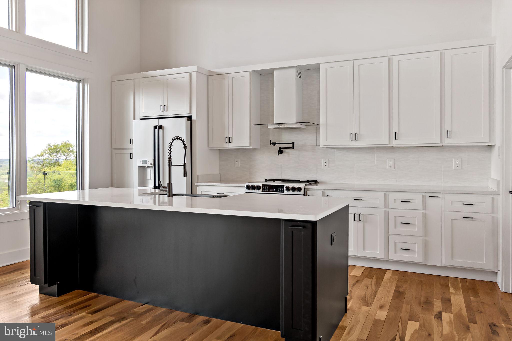 HAWKS NEST - Residential