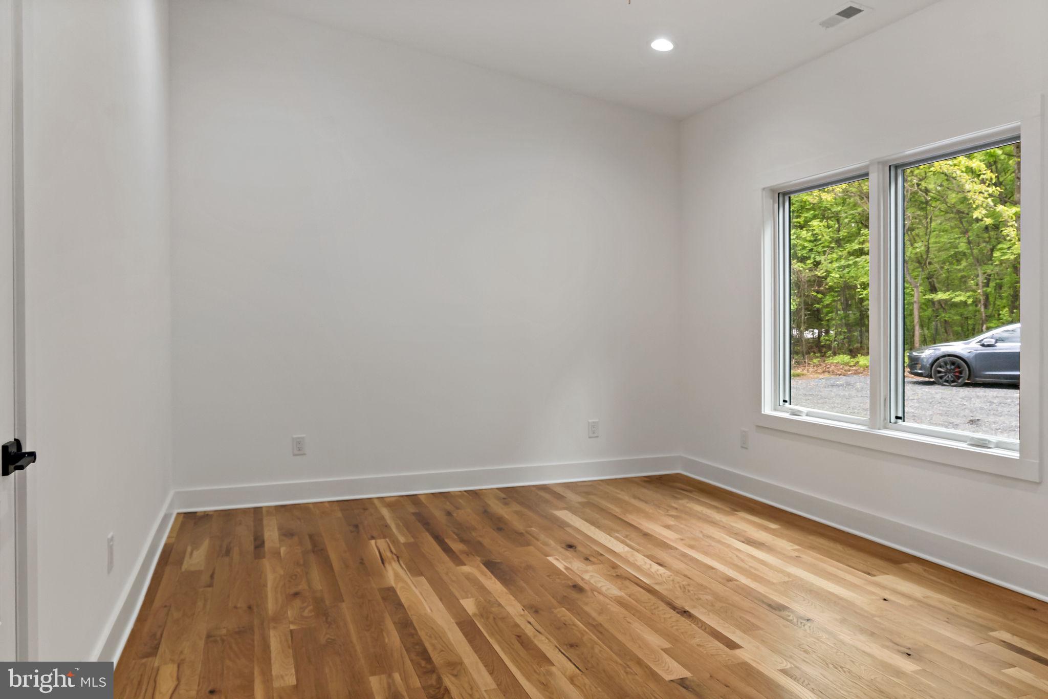 HAWKS NEST - Residential