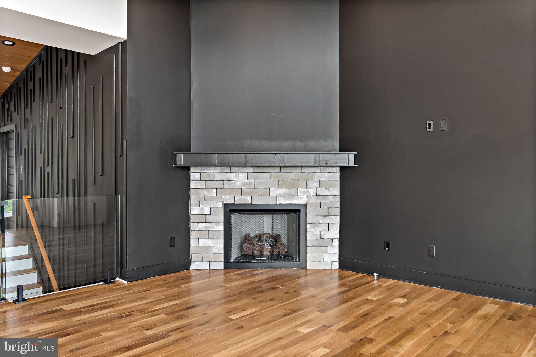 HAWKS NEST - Residential