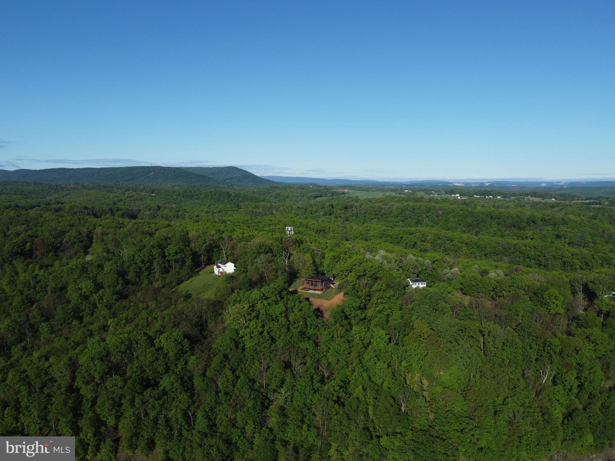 HAWKS NEST - Residential