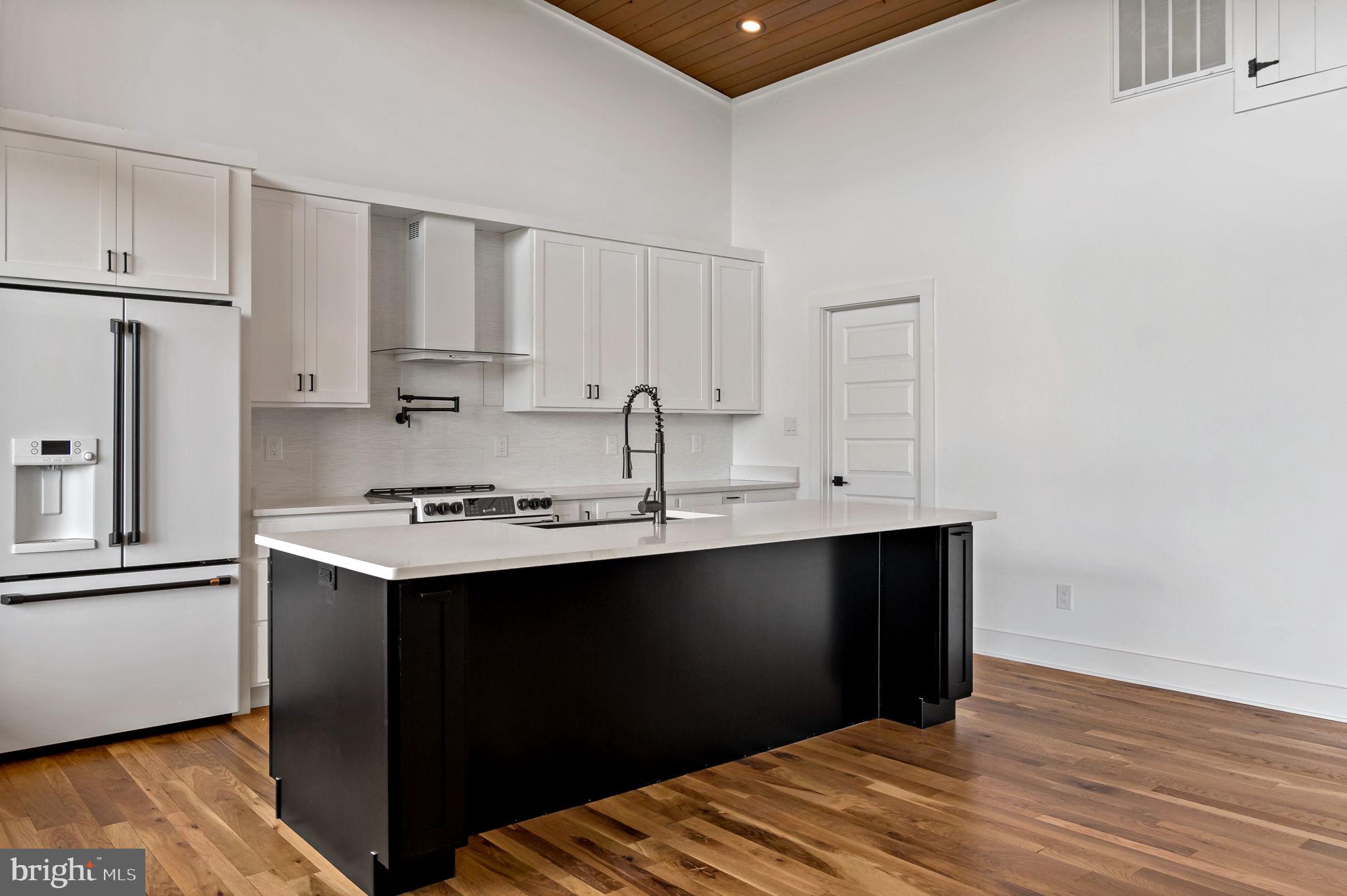 HAWKS NEST - Residential