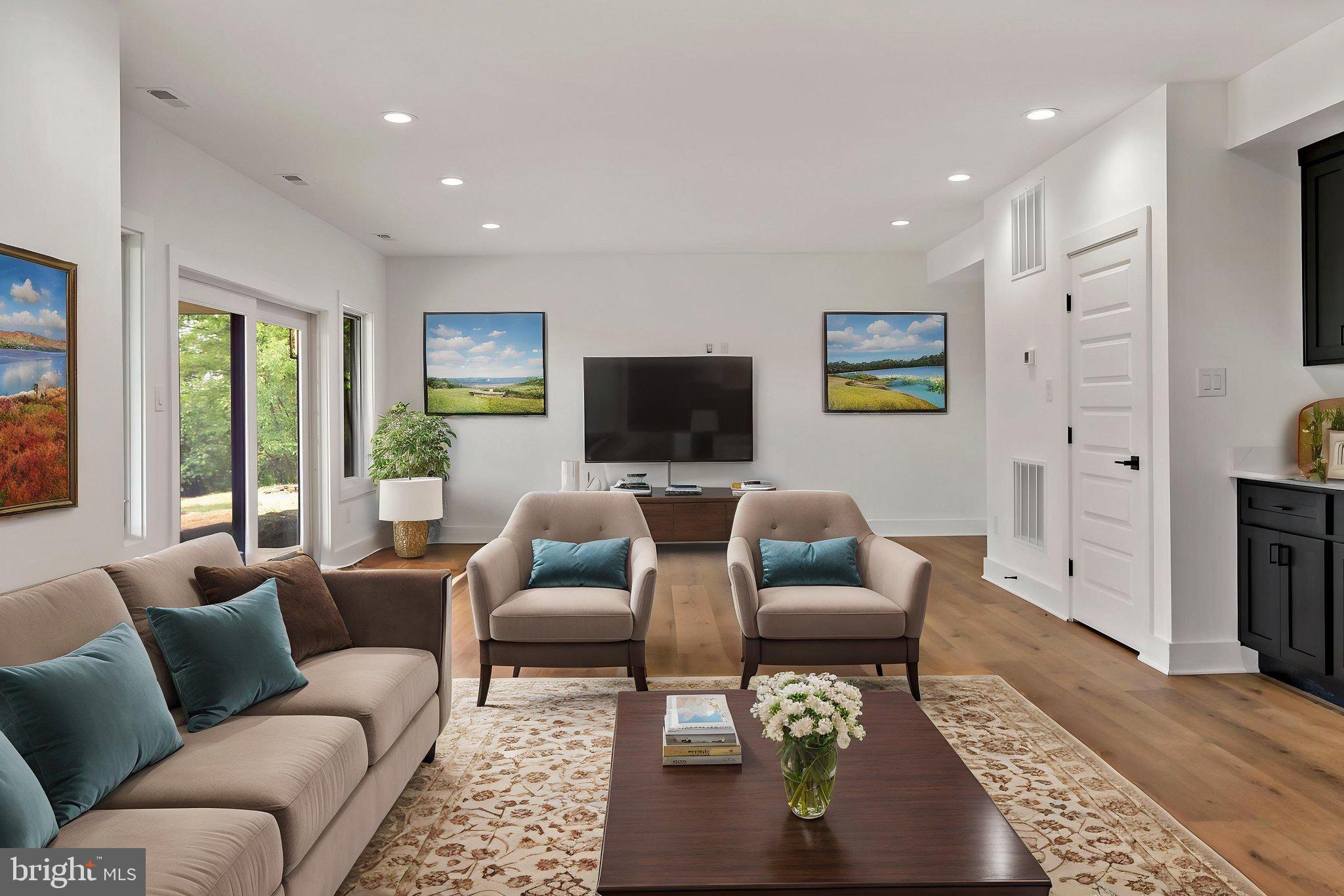 HAWKS NEST - Residential