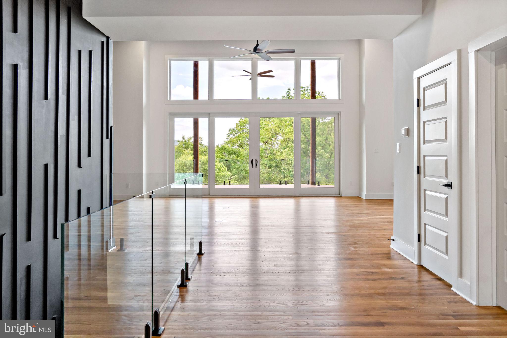 HAWKS NEST - Residential