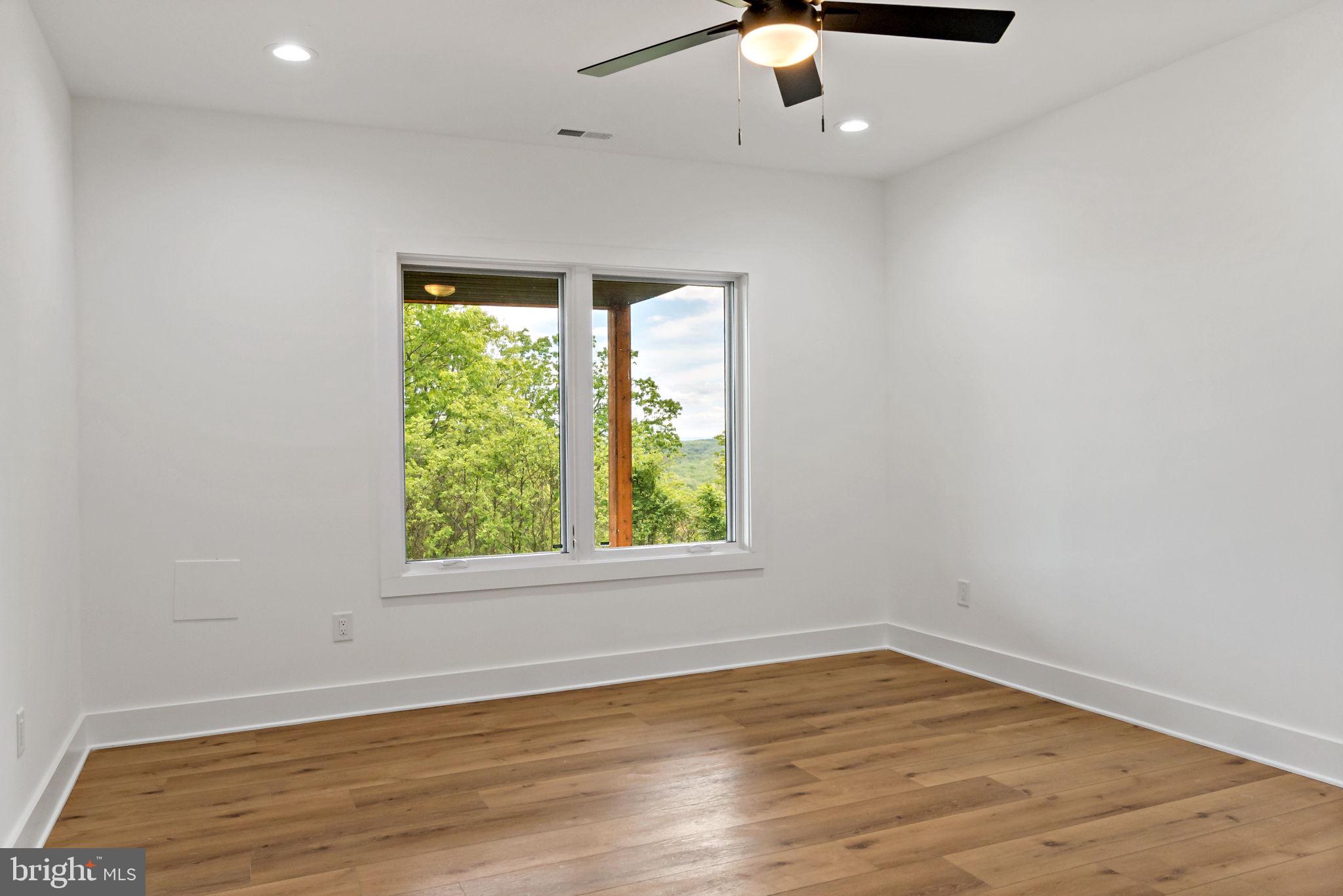 HAWKS NEST - Residential