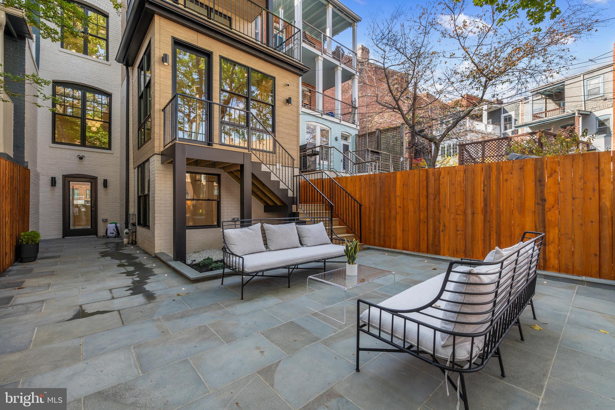 WOODLEY PARK - Residential