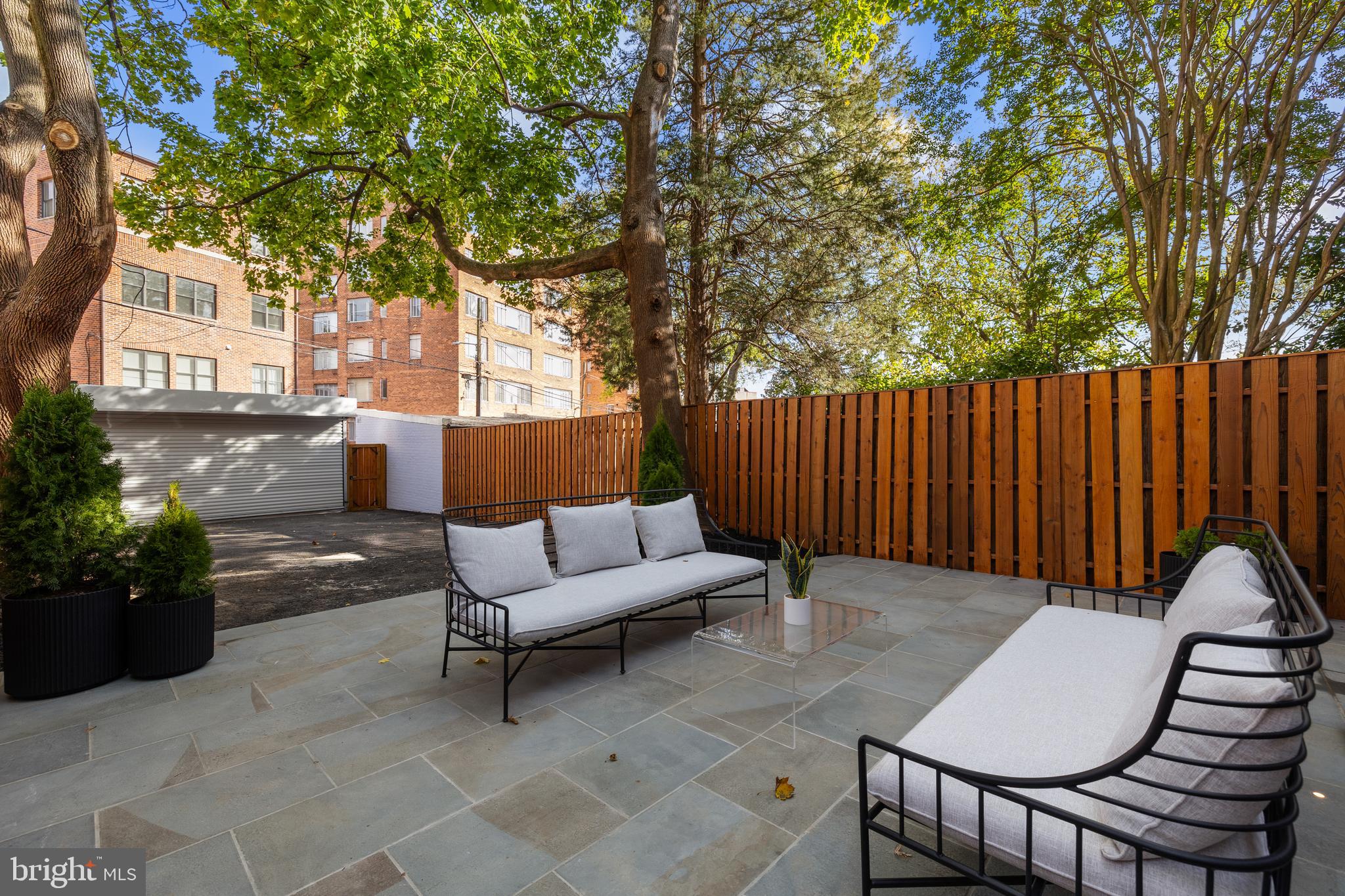 WOODLEY PARK - Residential