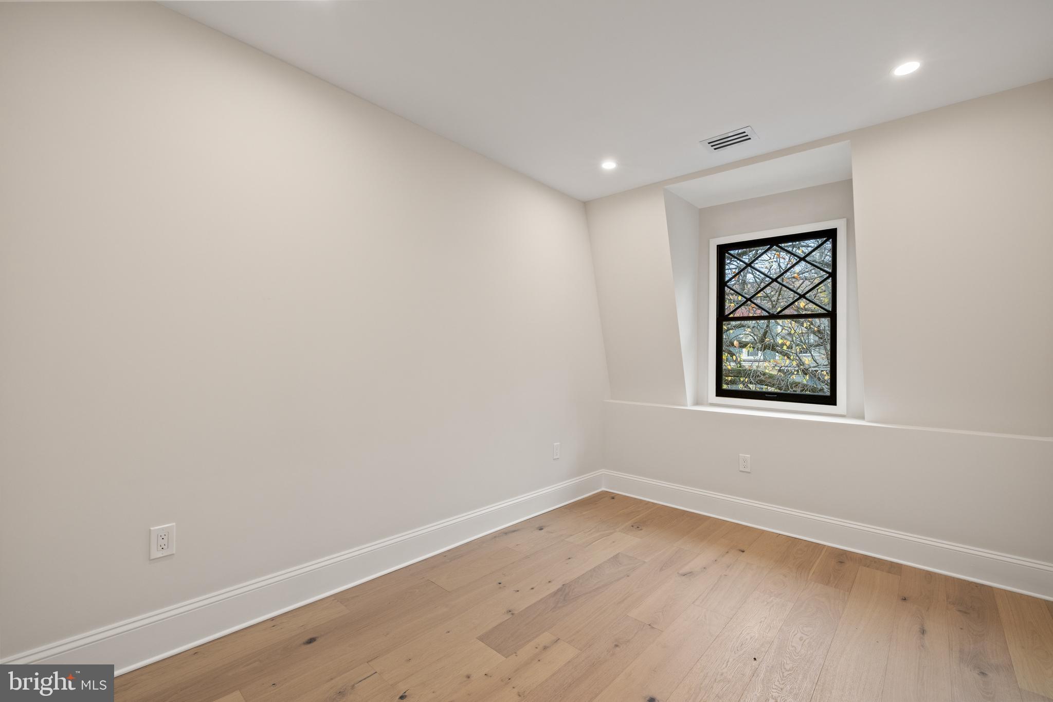 WOODLEY PARK - Residential