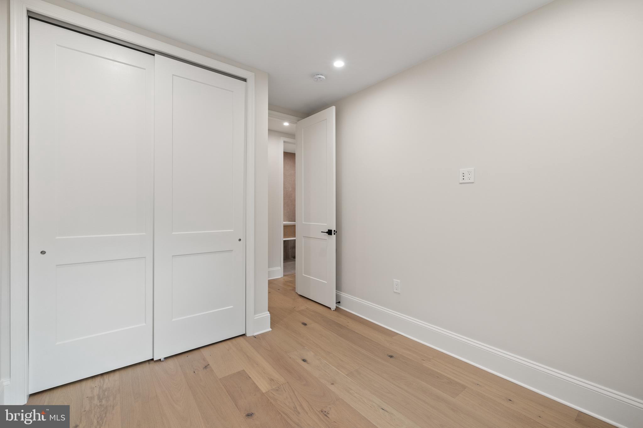 WOODLEY PARK - Residential