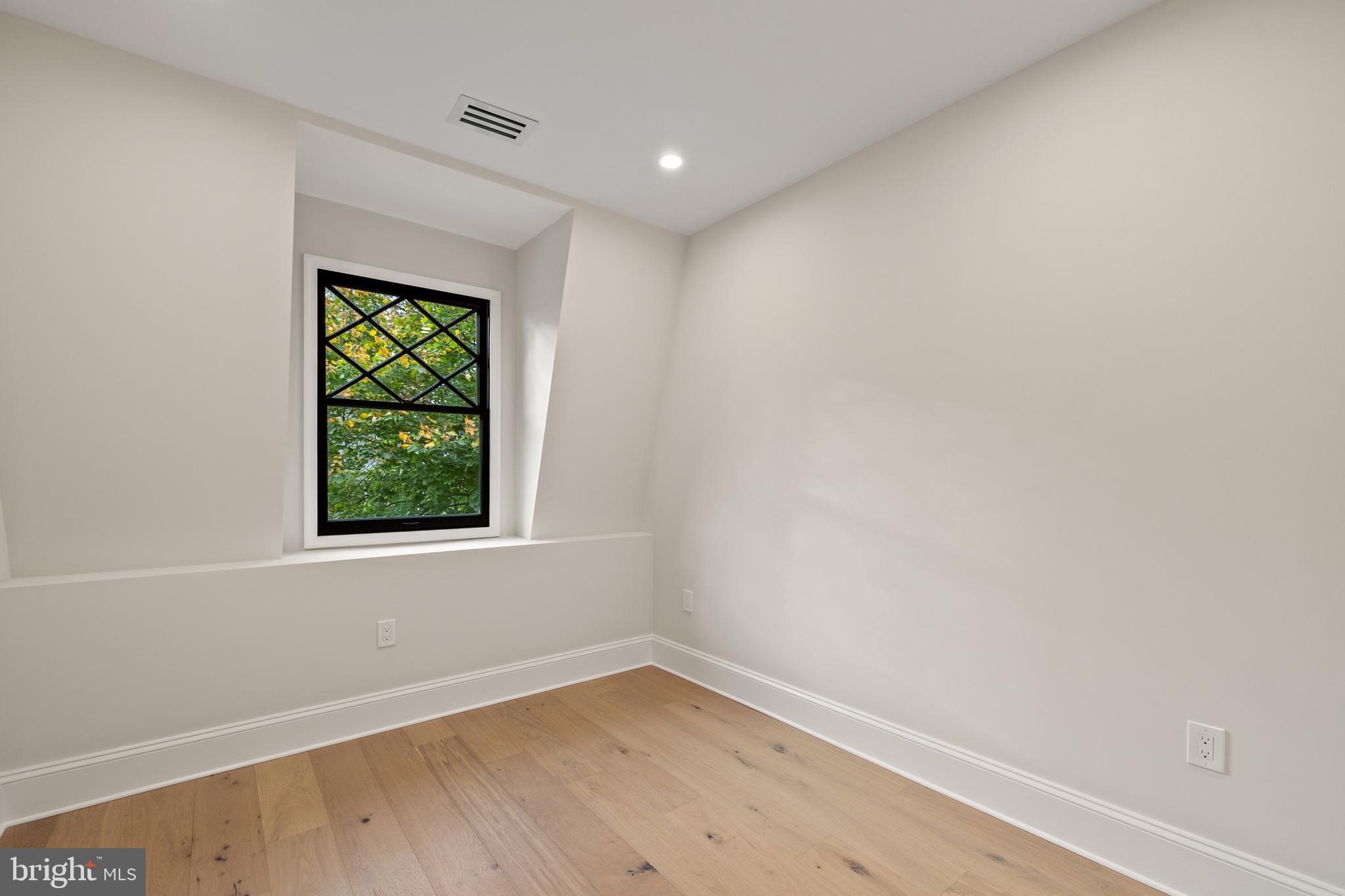 WOODLEY PARK - Residential