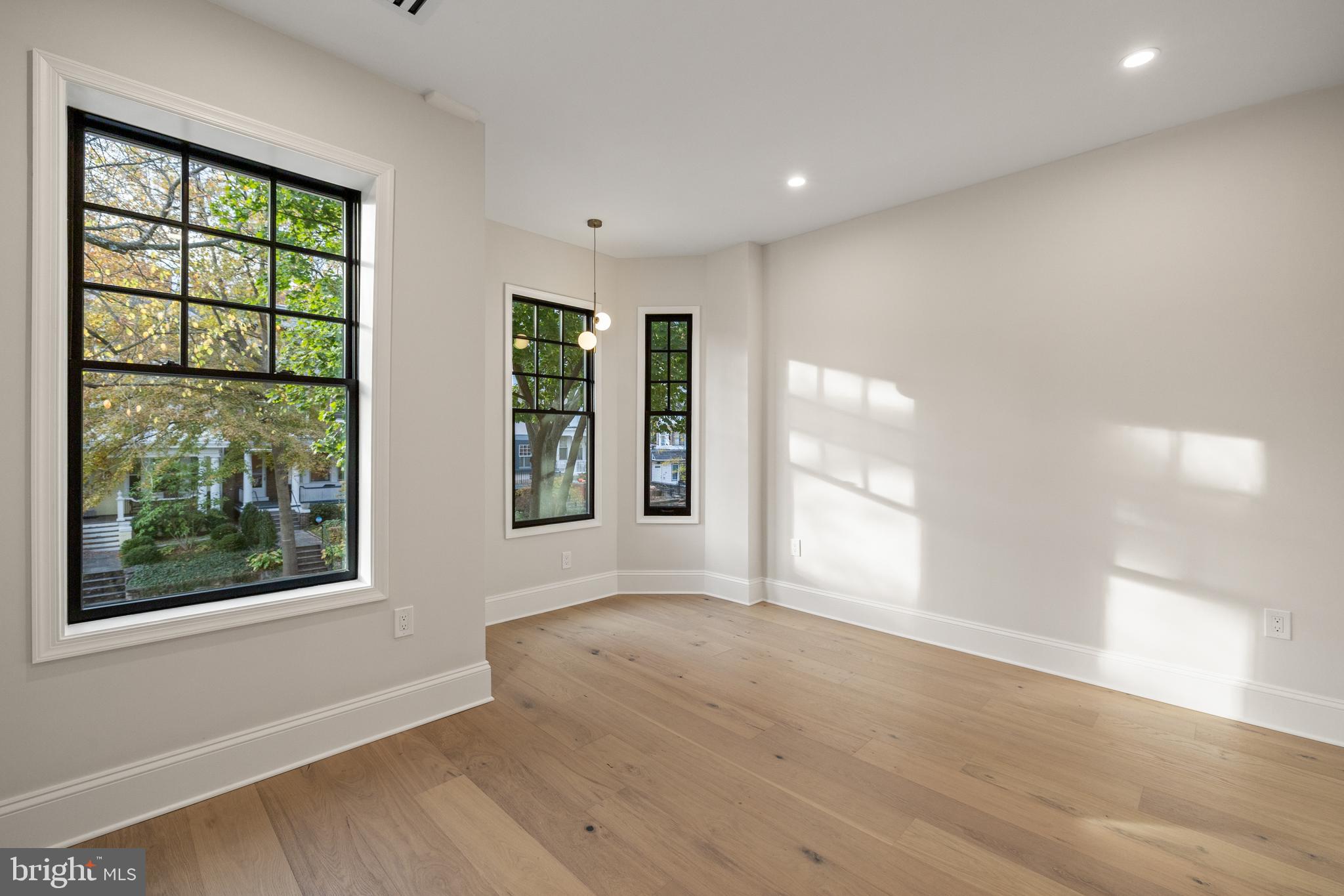 WOODLEY PARK - Residential