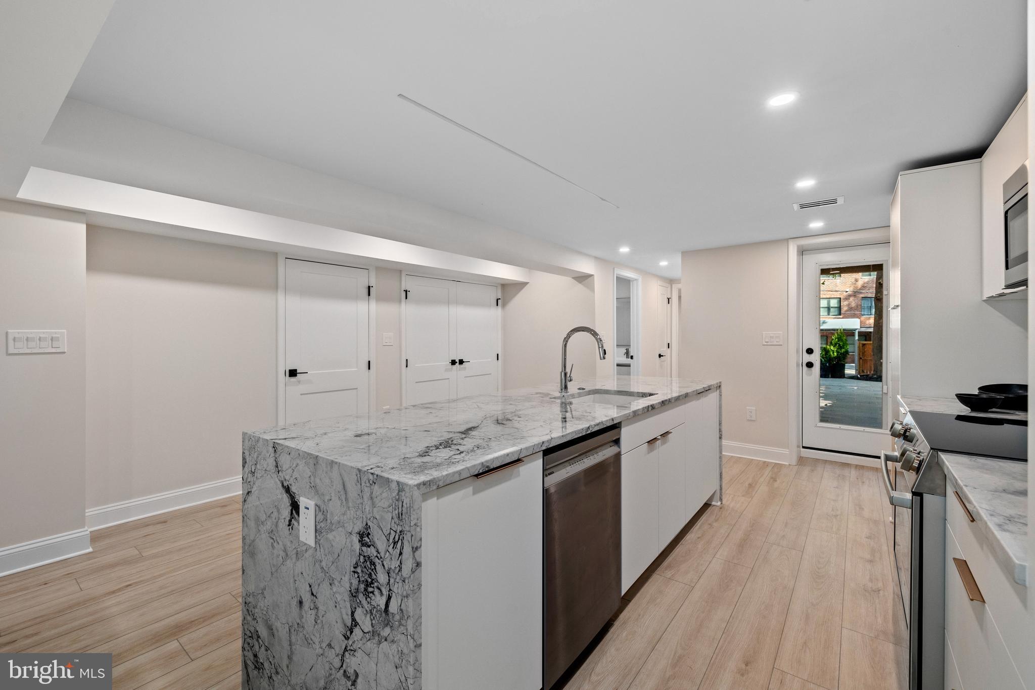 WOODLEY PARK - Residential