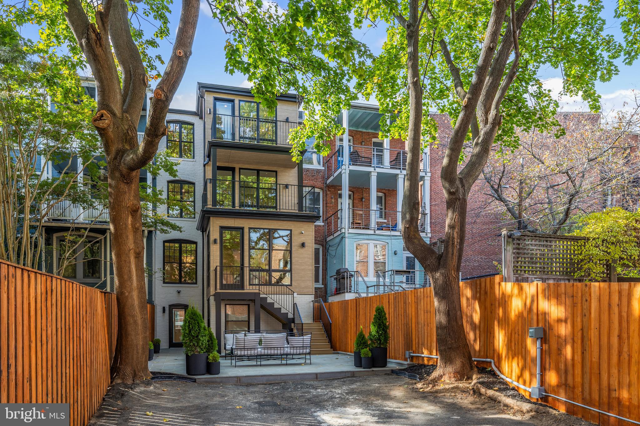 WOODLEY PARK - Residential