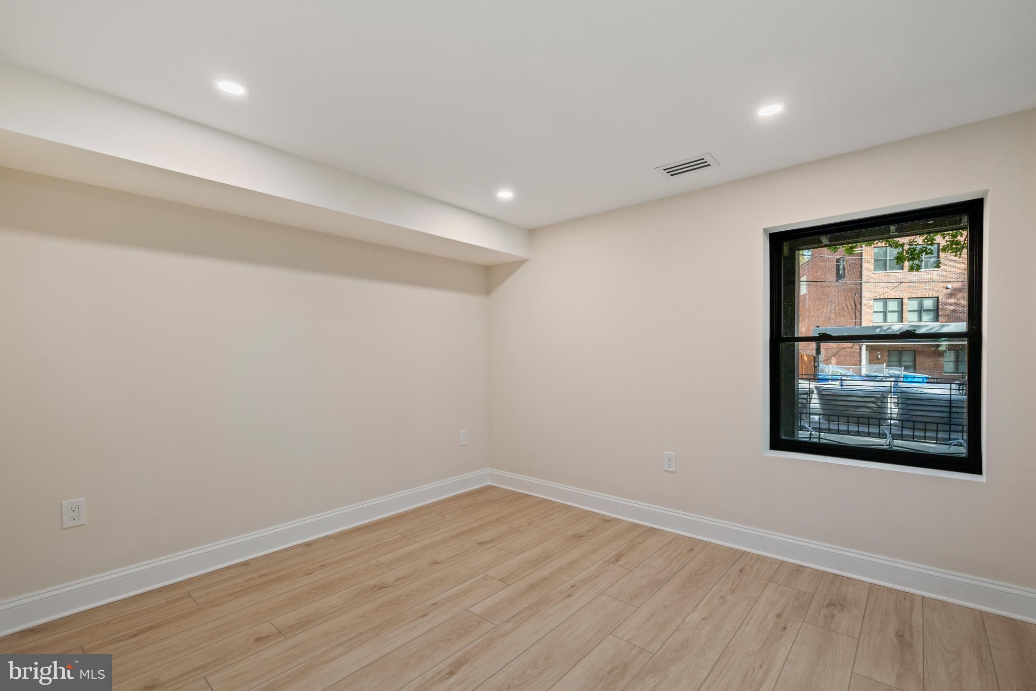 WOODLEY PARK - Residential