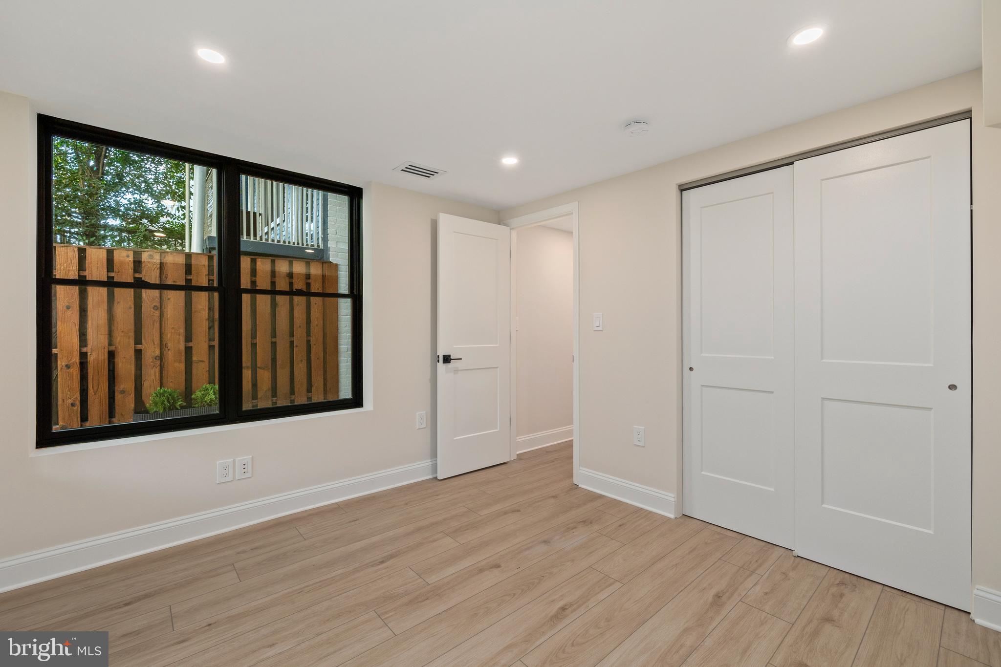 WOODLEY PARK - Residential