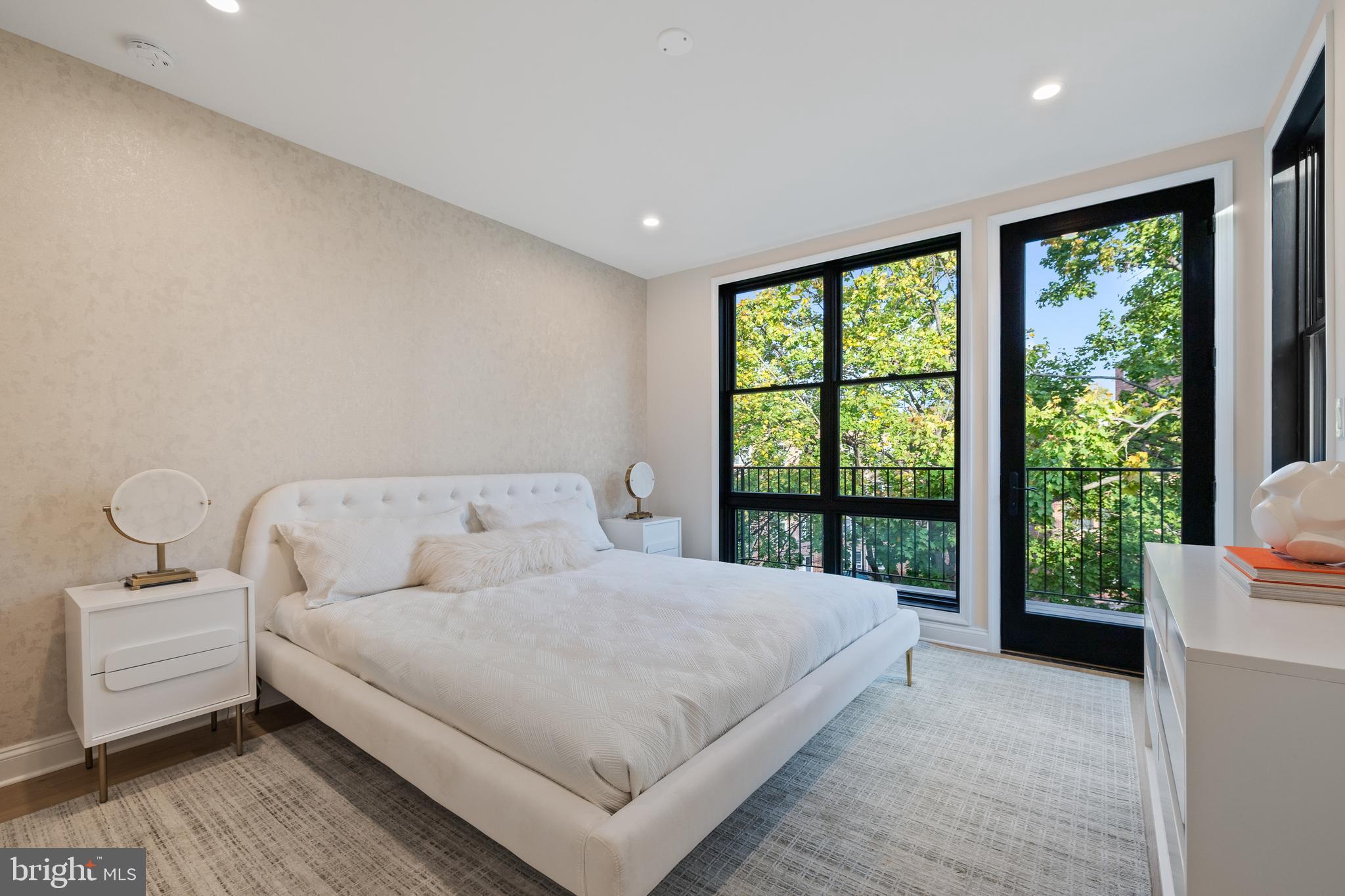 WOODLEY PARK - Residential