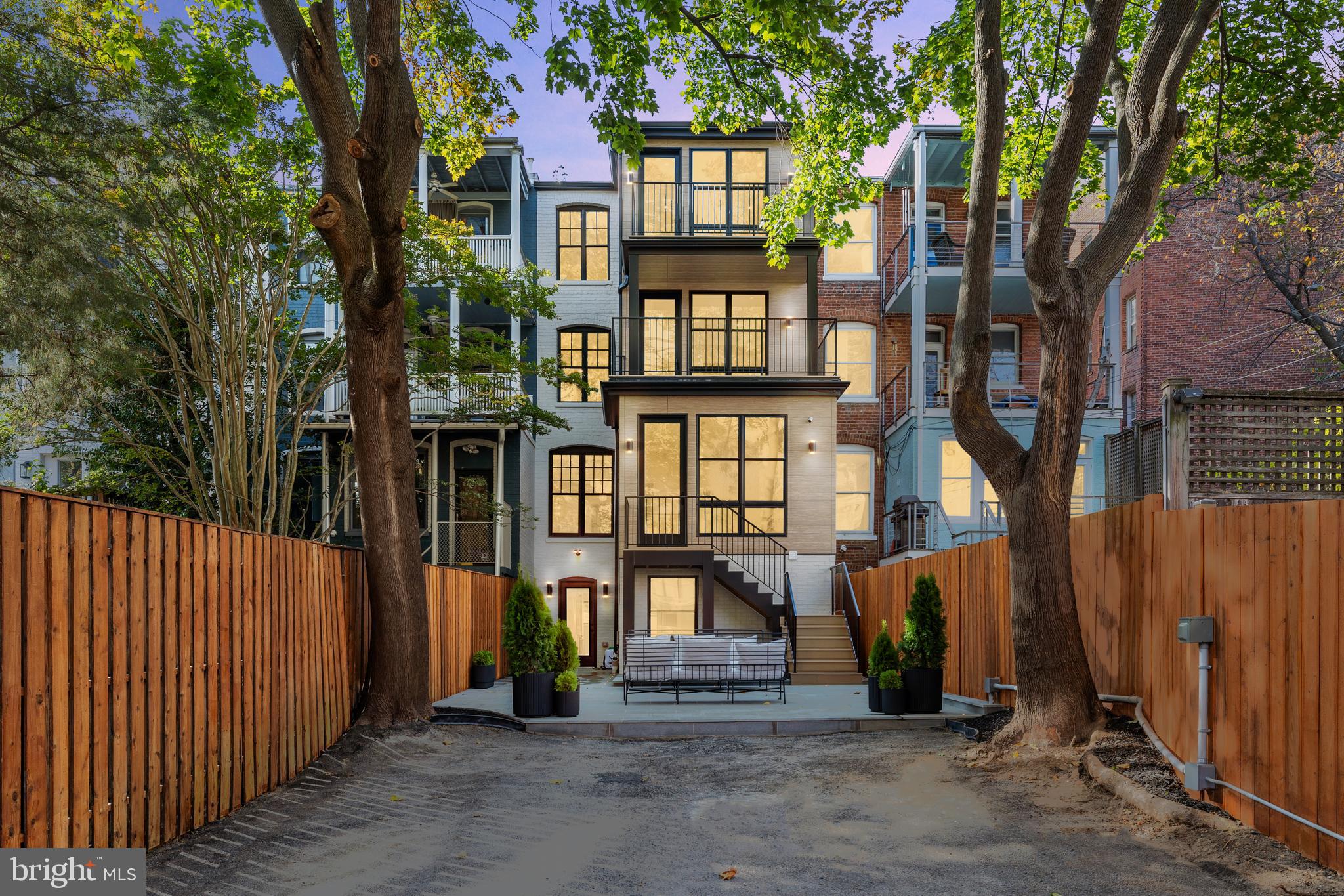 WOODLEY PARK - Residential
