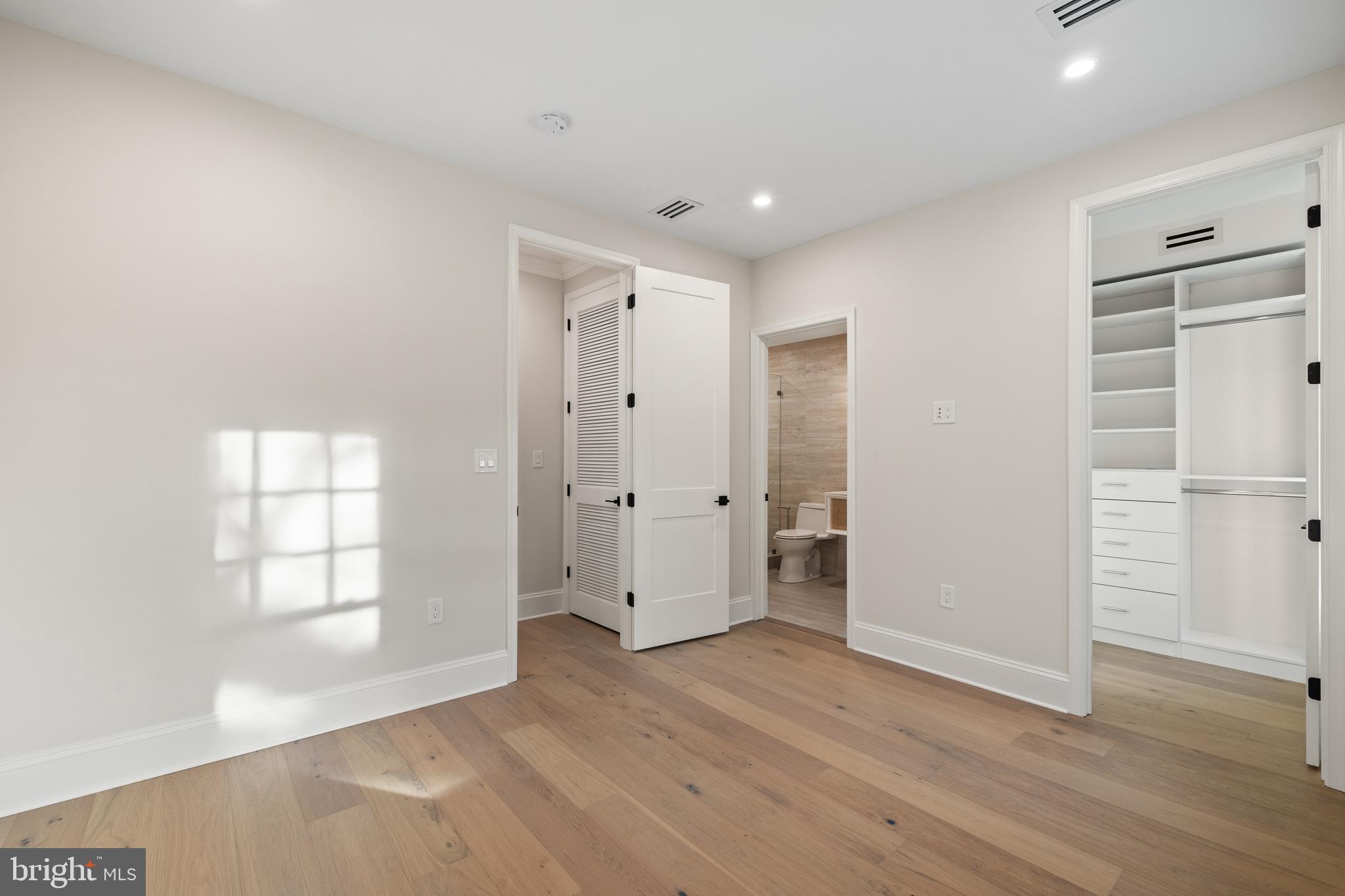 WOODLEY PARK - Residential