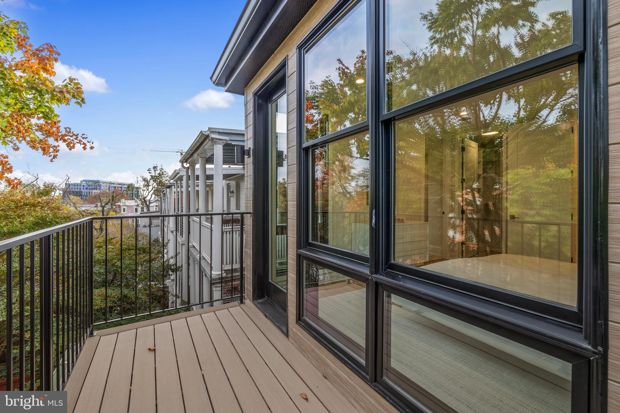 WOODLEY PARK - Residential