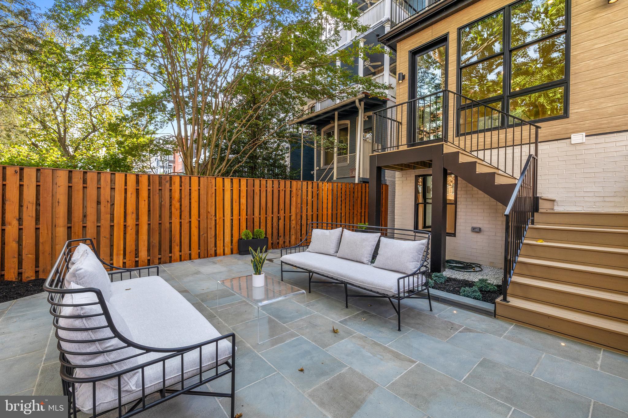 WOODLEY PARK - Residential