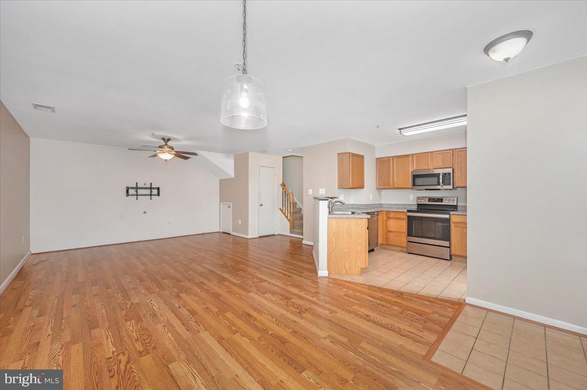 WELLINGTON TRACE - Residential