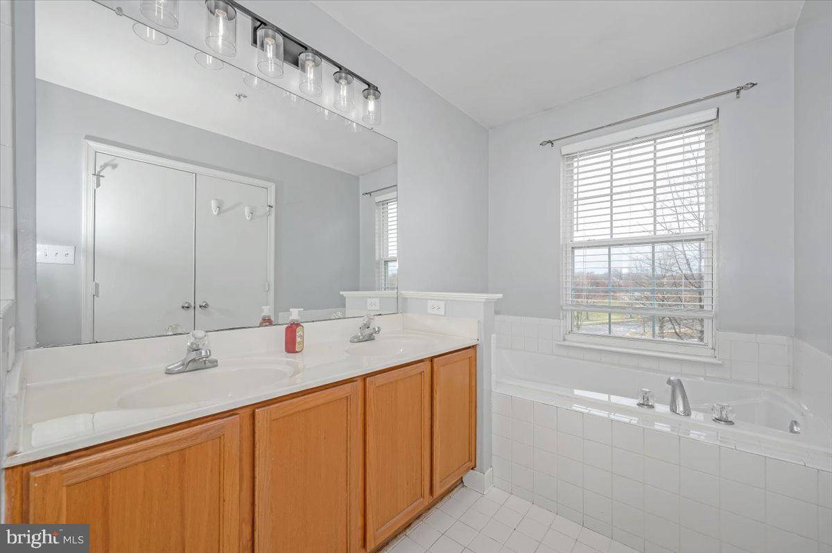 WELLINGTON TRACE - Residential