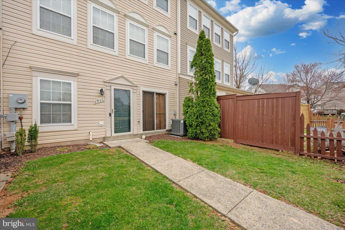 WELLINGTON TRACE - Residential