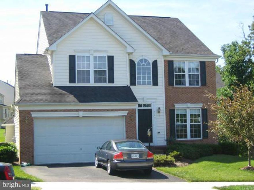 Updated 4-Bedroom single family house in Lansdowne; walk to town center and elementary school.  Two-story foyer, hardwood floors, big kitchen w/granite, SS appliances, lots of light. Large fam rm w/fpl. Breakfast room opens to Trex deck and fenced yard overlooking trees.  Huge unfinished basement for storage. Rent includes Potomac Club (w/indoor pool) privileges.  Friendly dog "Bandit" will bark.