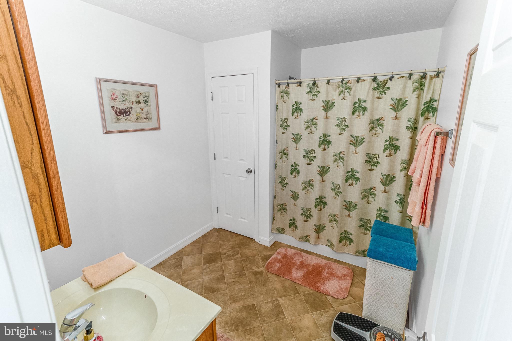 DOUGLAS OAKS - Residential