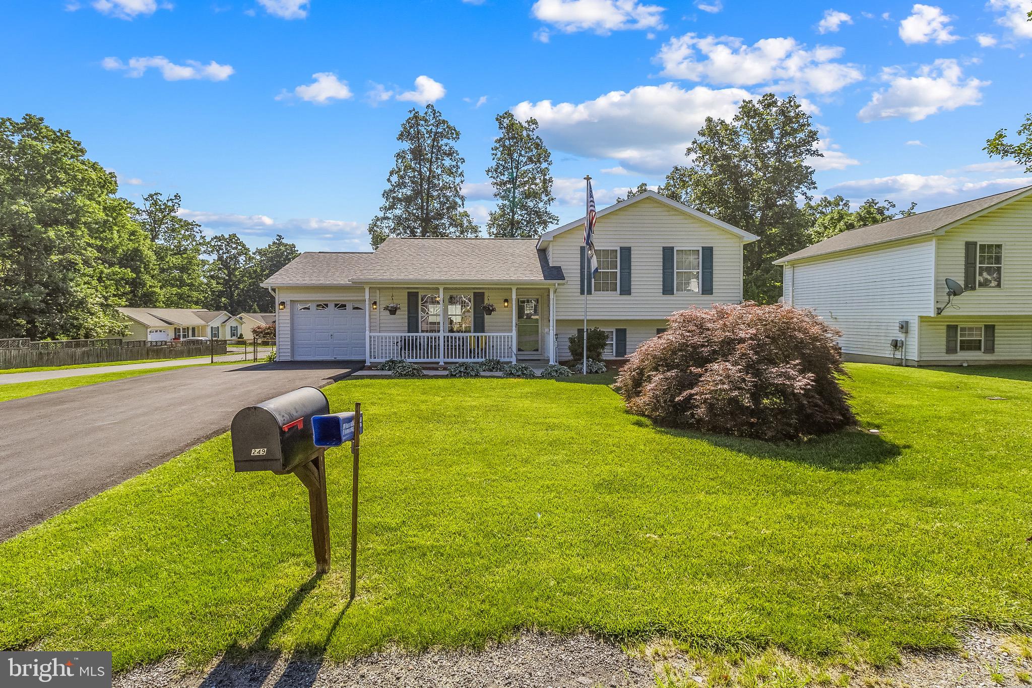 DOUGLAS OAKS - Residential