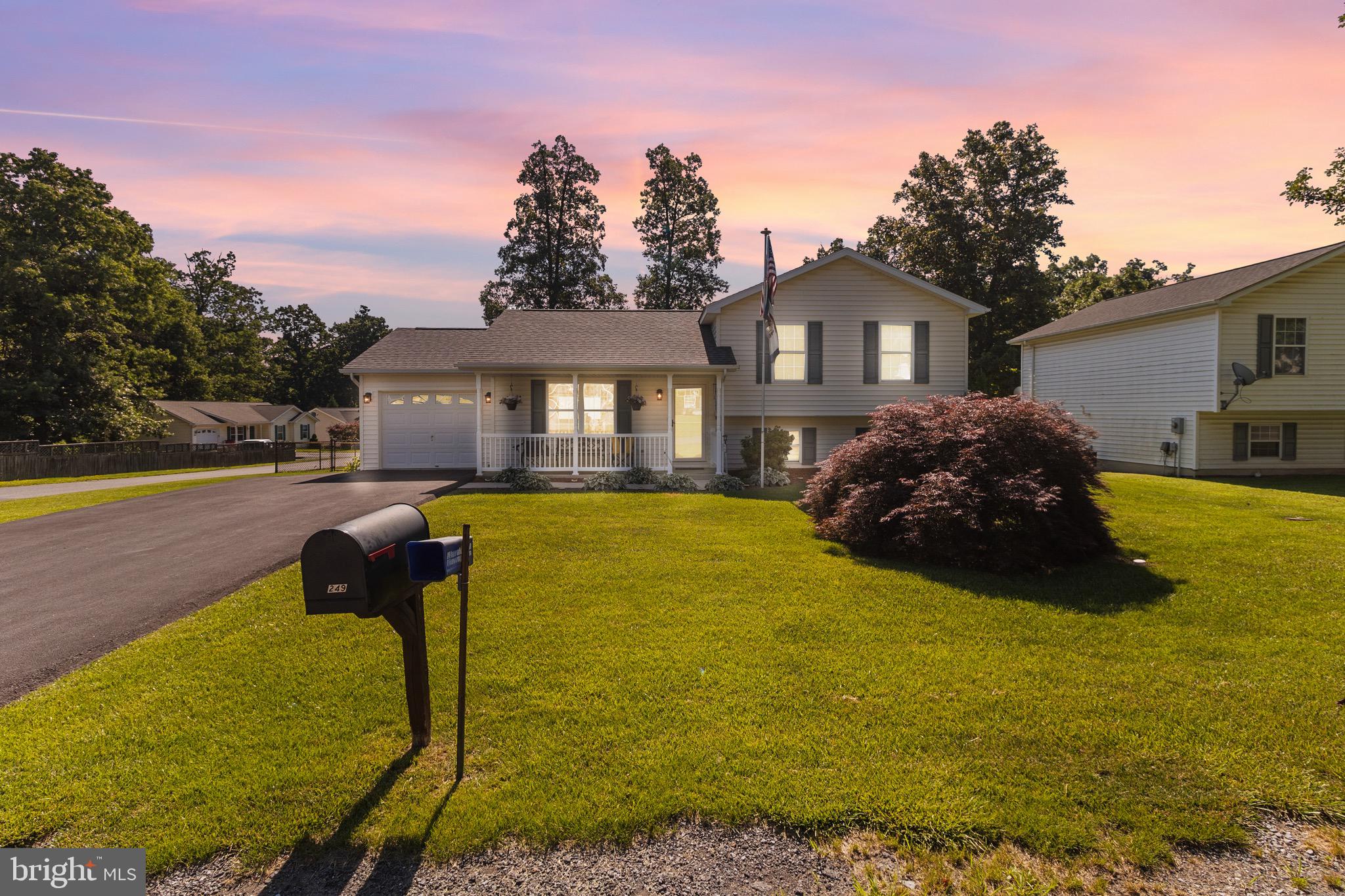 DOUGLAS OAKS - Residential