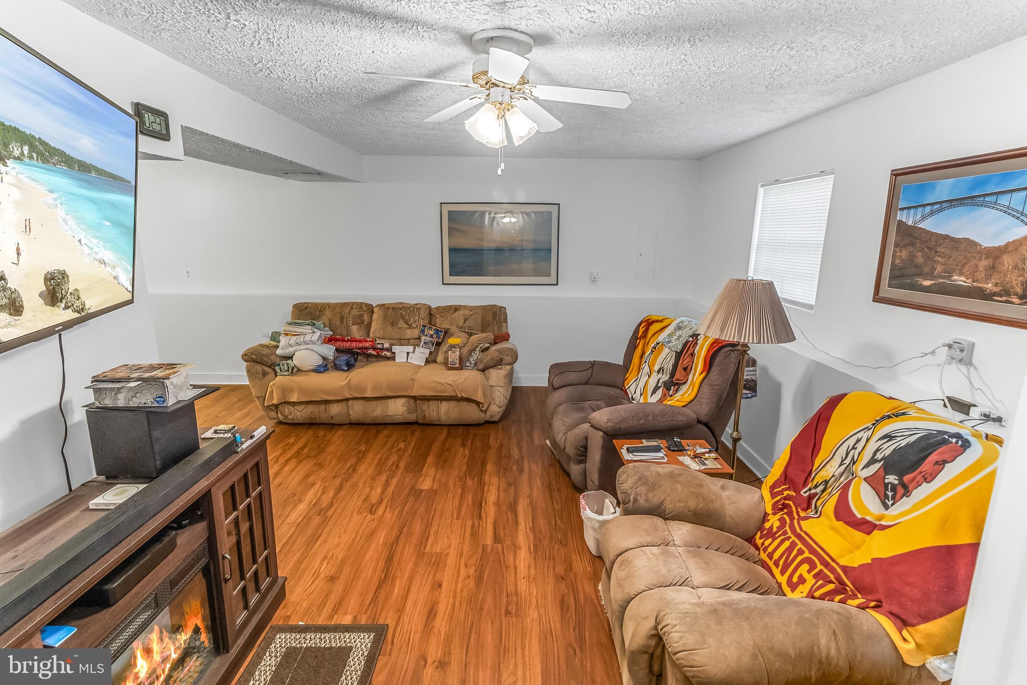 DOUGLAS OAKS - Residential