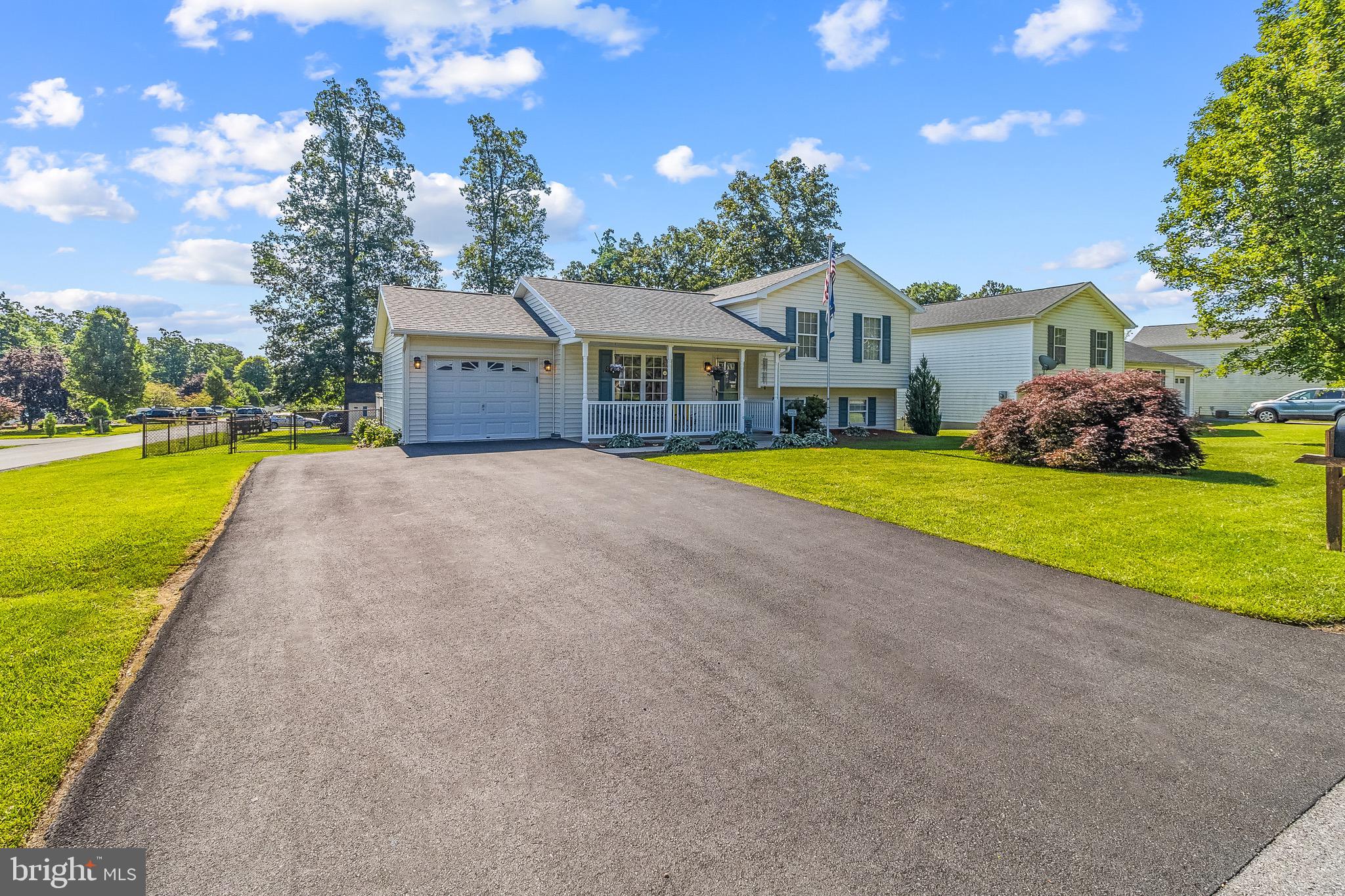 DOUGLAS OAKS - Residential