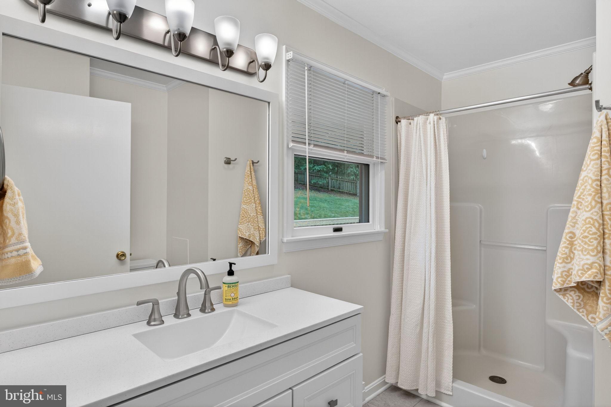 WHITE HALL - Residential