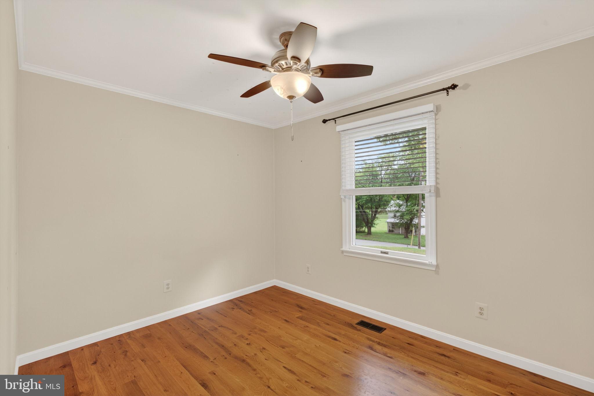 WHITE HALL - Residential