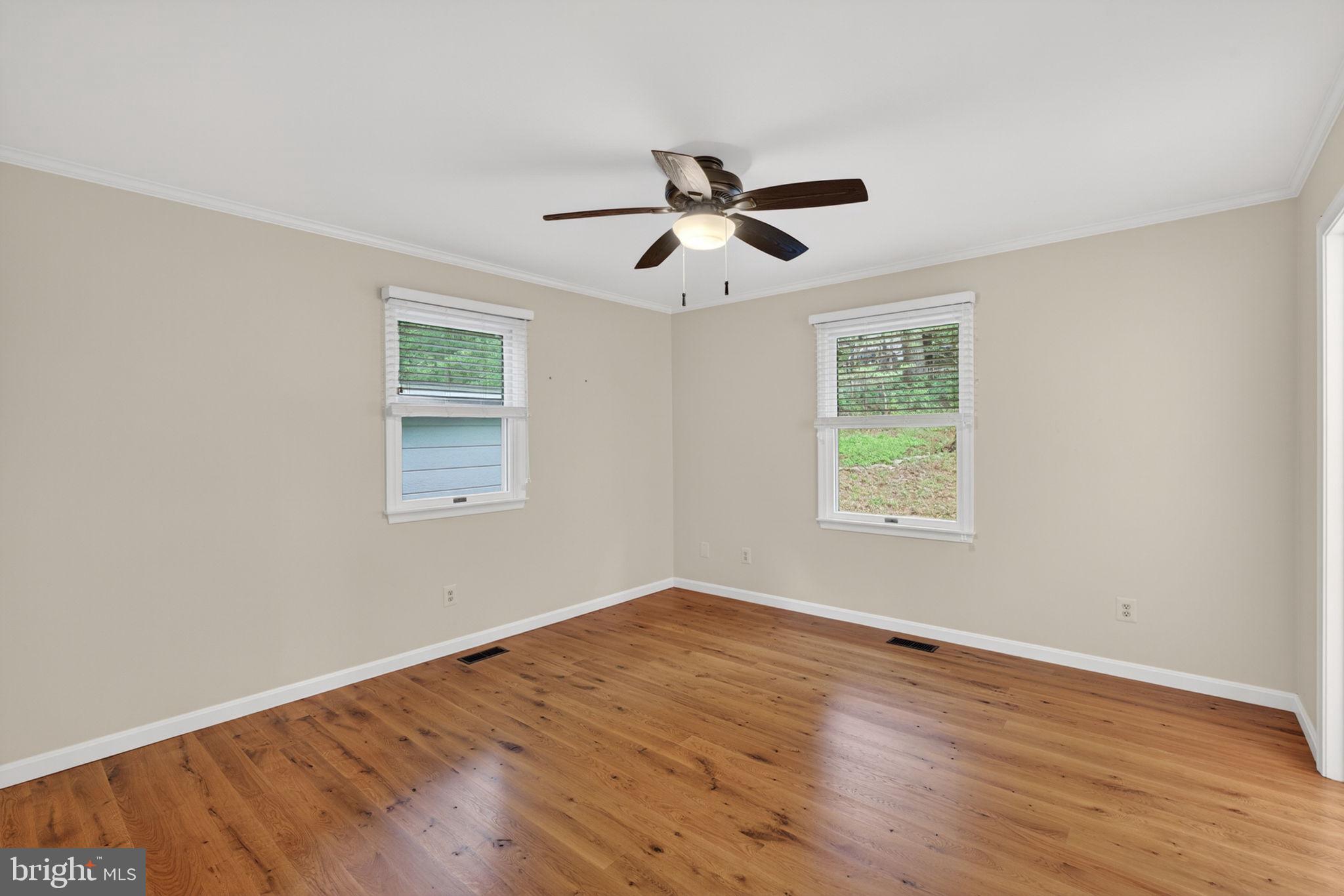 WHITE HALL - Residential