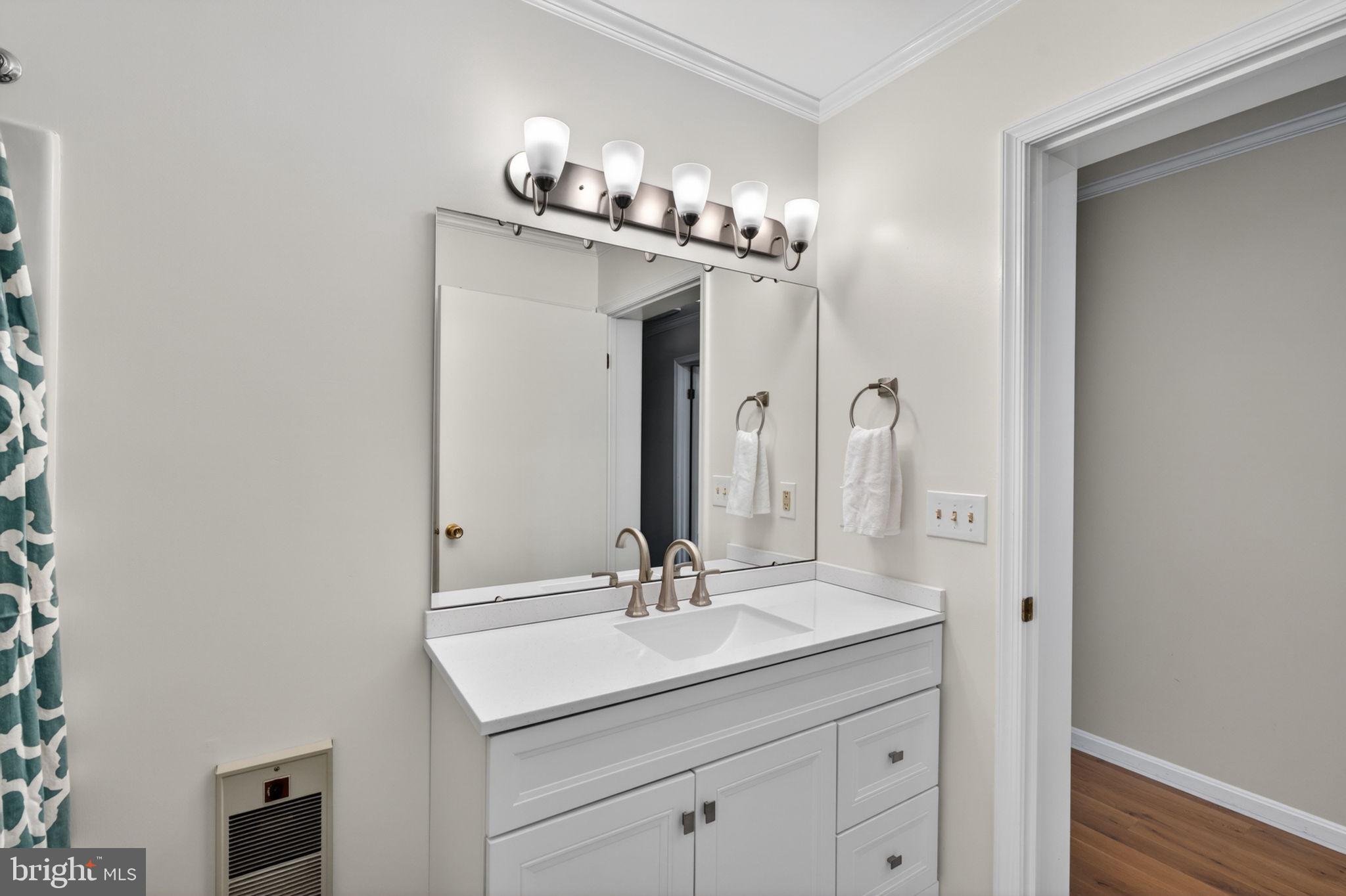 WHITE HALL - Residential