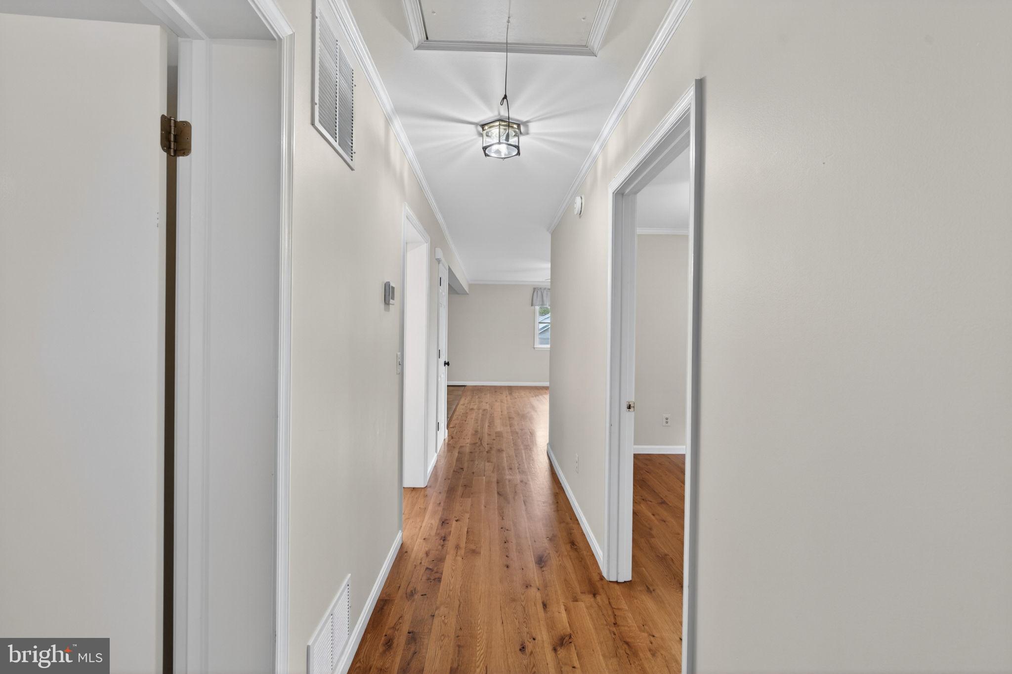 WHITE HALL - Residential
