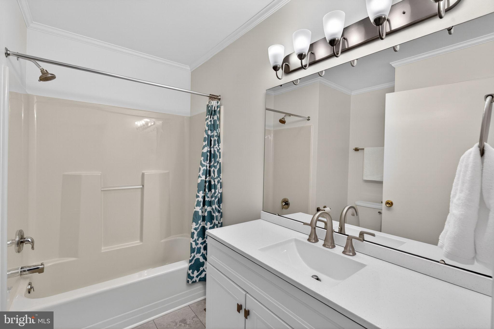 WHITE HALL - Residential