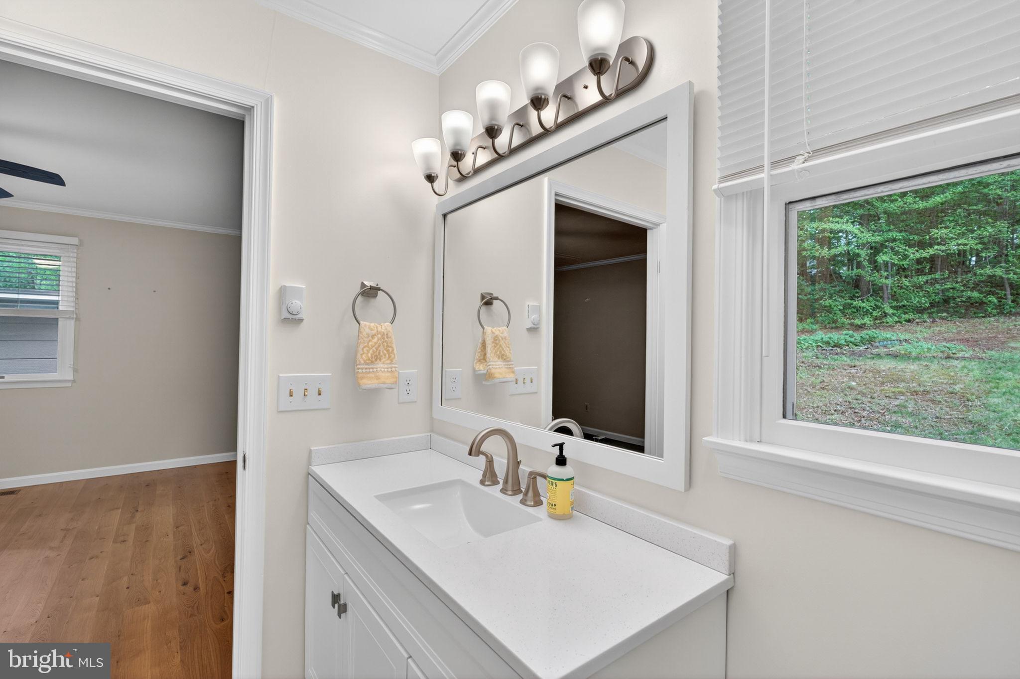 WHITE HALL - Residential